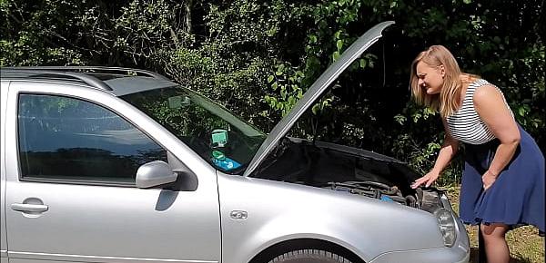 Ausgenutzt bei Autopanne!!! Plötzlich fickt er mich ohne Gummi!